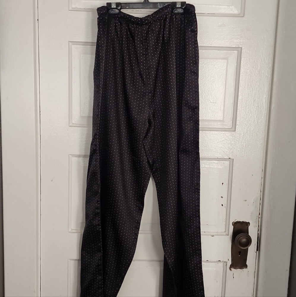 Elegant Black and Pink Women's Pajama Set - Picture 6 of 9